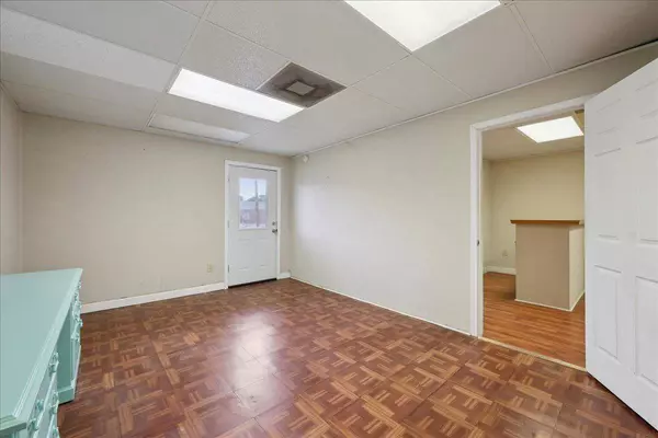 203 N 14th, Nederland, TX 77627