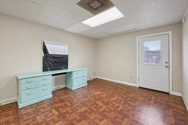 203 N 14th, Nederland, TX 77627