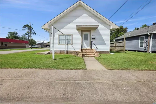 203 N 14th, Nederland, TX 77627