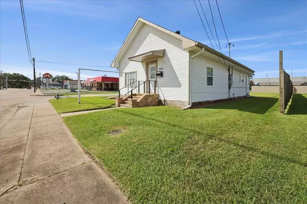 203 N 14th, Nederland, TX 77627