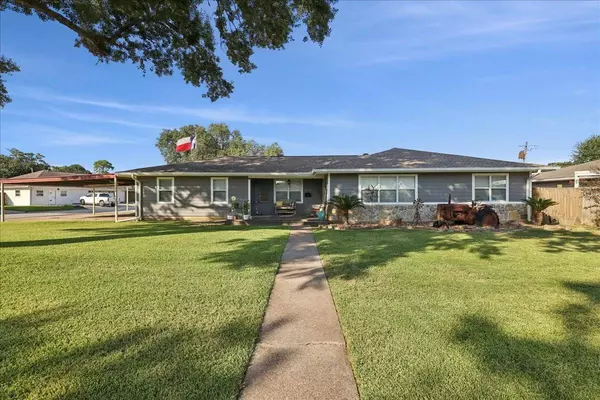616 N 28th ST, Nederland, TX 77627