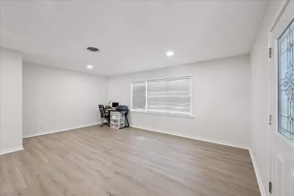 616 N 28th ST, Nederland, TX 77627