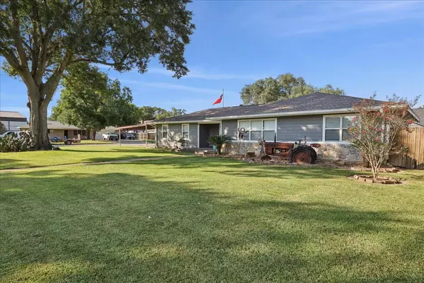 616 N 28th ST, Nederland, TX 77627