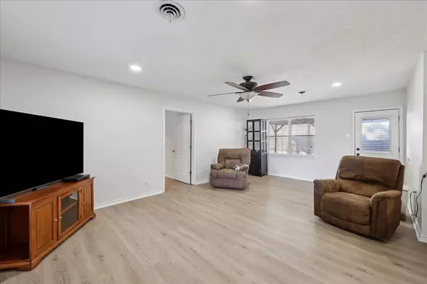 616 N 28th ST, Nederland, TX 77627