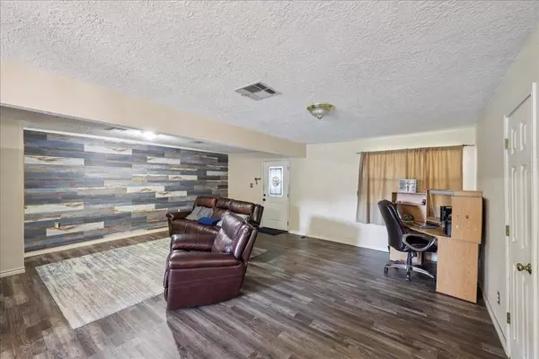 133 6th AVE, Nederland, TX 77627