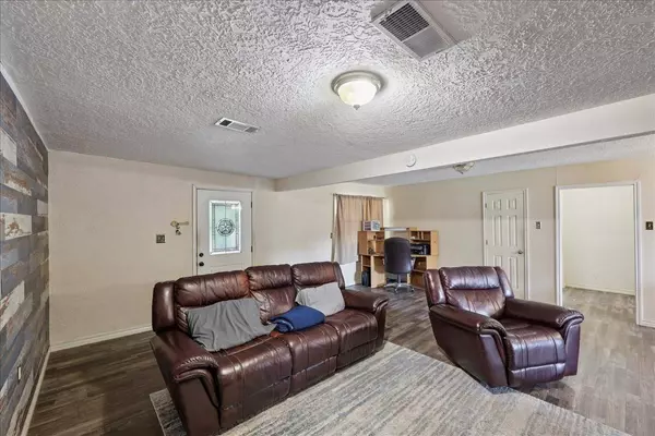 133 6th AVE, Nederland, TX 77627