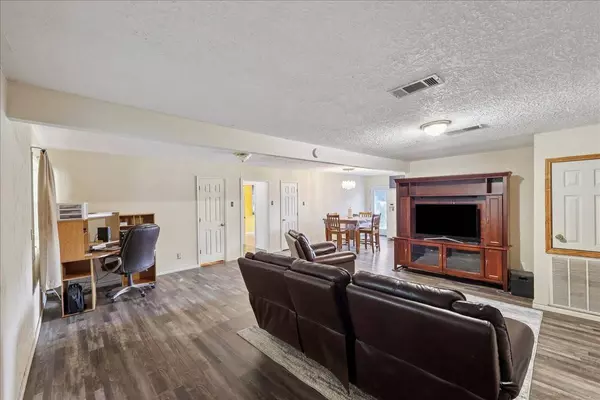 133 6th AVE, Nederland, TX 77627