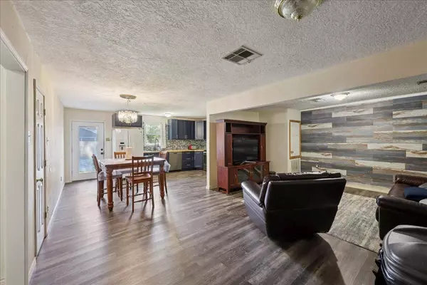 133 6th AVE, Nederland, TX 77627