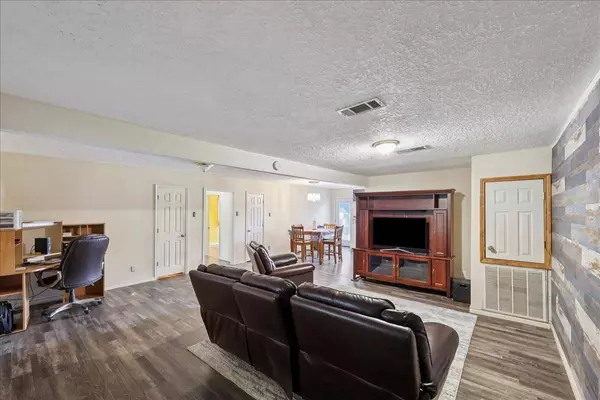 133 6th AVE, Nederland, TX 77627