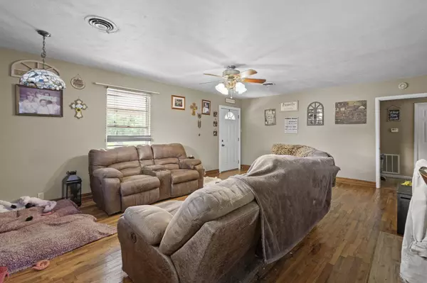 9210 Baker RD, Beaumont, TX 77707