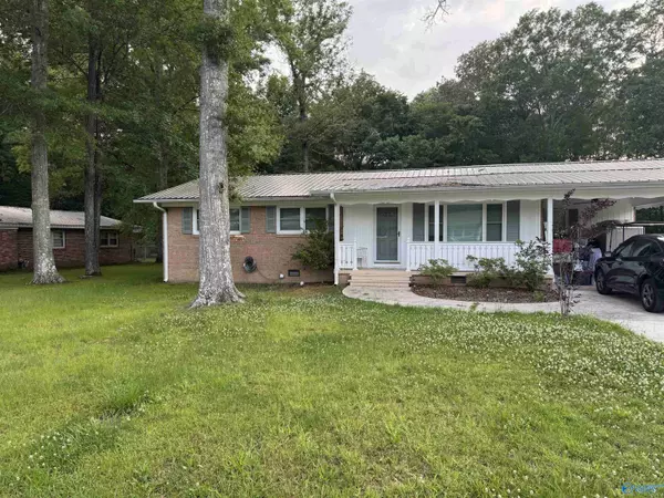 302 Woodall Lane, Scottsboro, AL 35768