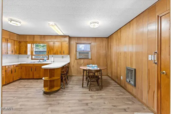 132 Swimming Pool RD, Hampton, TN 37658