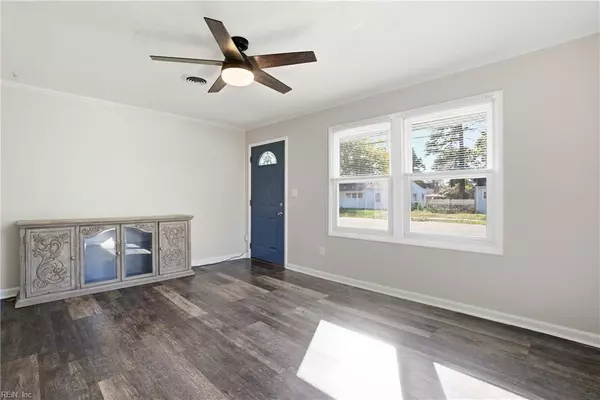 2412 Youngman RD, Chesapeake, VA 23323