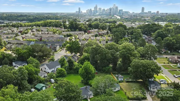 2437 Remount RD, Charlotte, NC 28208