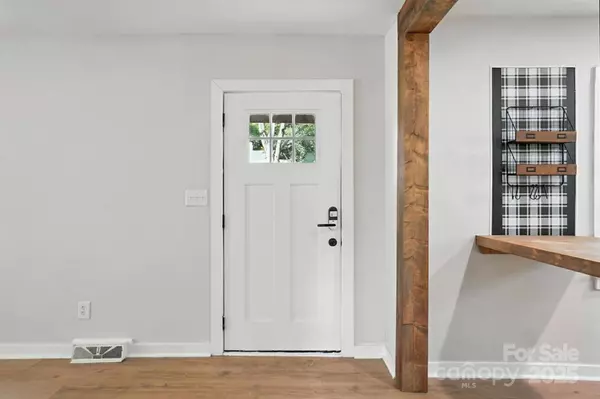 2437 Remount RD, Charlotte, NC 28208