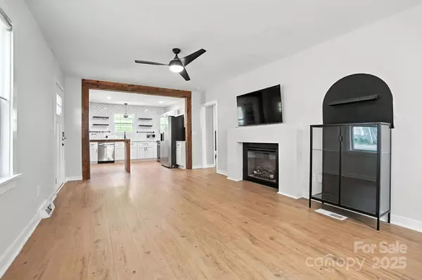 2437 Remount RD, Charlotte, NC 28208