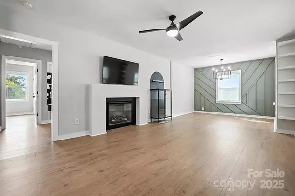 2437 Remount RD, Charlotte, NC 28208