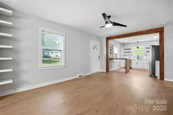 2437 Remount RD, Charlotte, NC 28208