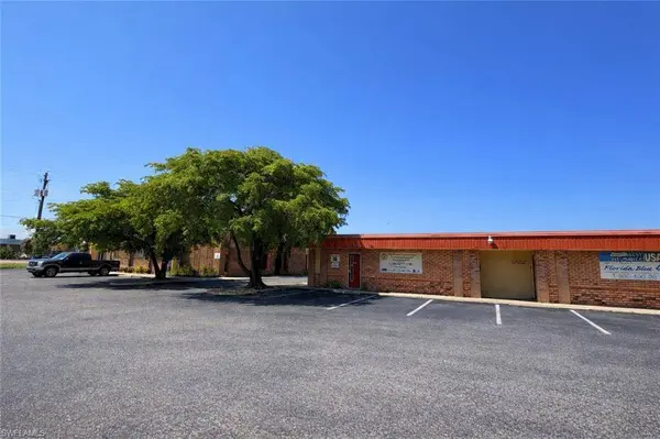 3900 Broadway, Fort Myers, FL 33901