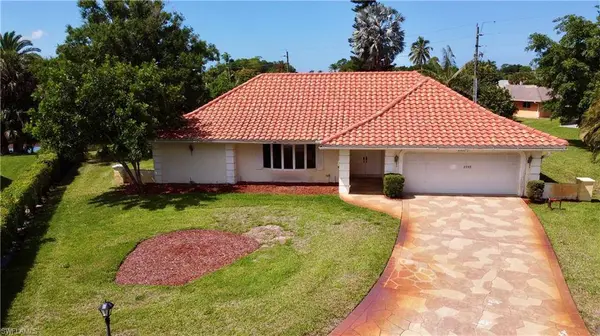 2353 Abbey CT, Naples, FL 34112
