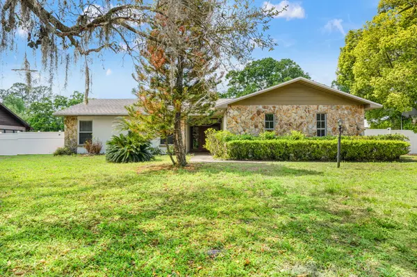 2524 Victarra Cir, Lutz, FL 33559-3707