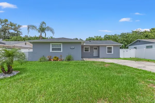 560 Robin Hill Cir, Brandon, FL 33510-3319