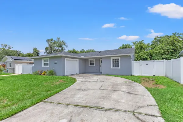 560 Robin Hill Cir, Brandon, FL 33510-3319