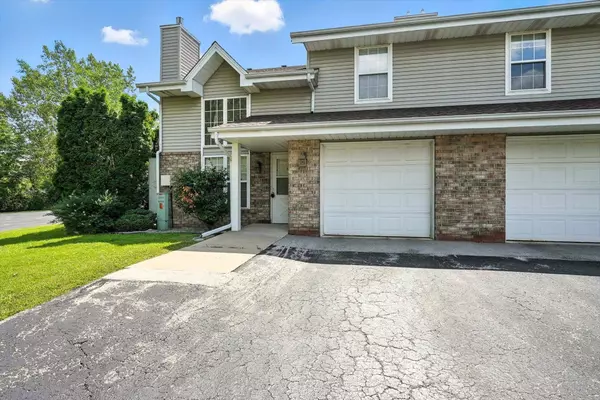 617 Westfield Way #G, Pewaukee, WI 53072