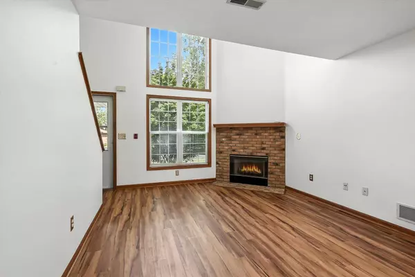 617 Westfield Way #G, Pewaukee, WI 53072