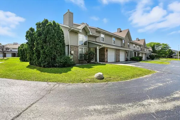 617 Westfield Way #G, Pewaukee, WI 53072