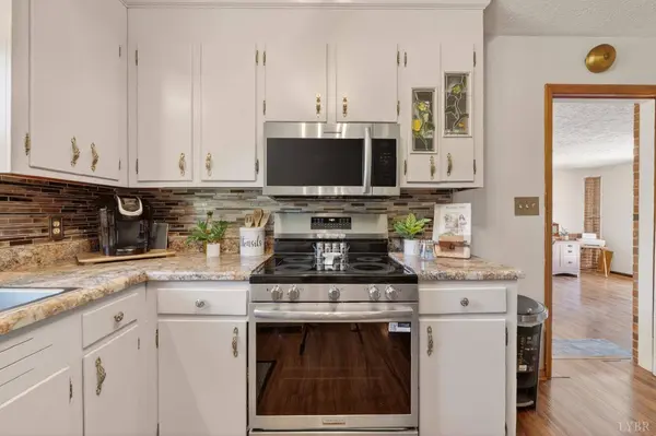 201 Westbriar PL, Madison Heights, VA 24572