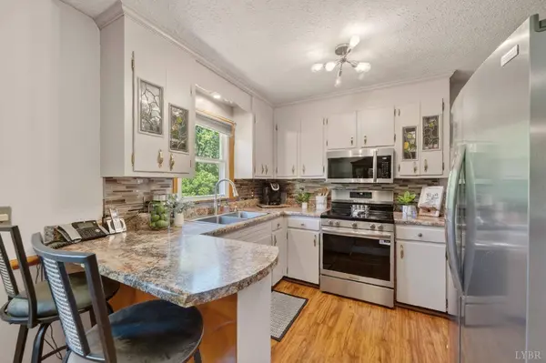 201 Westbriar PL, Madison Heights, VA 24572