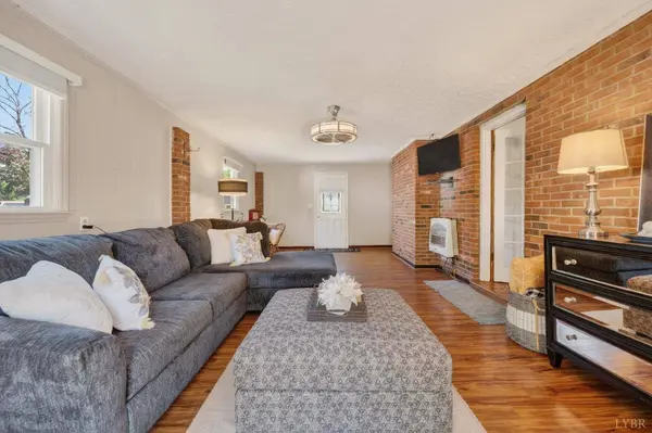 201 Westbriar PL, Madison Heights, VA 24572