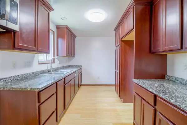 1282 Cook School Rd, Bridgeville, PA 15017