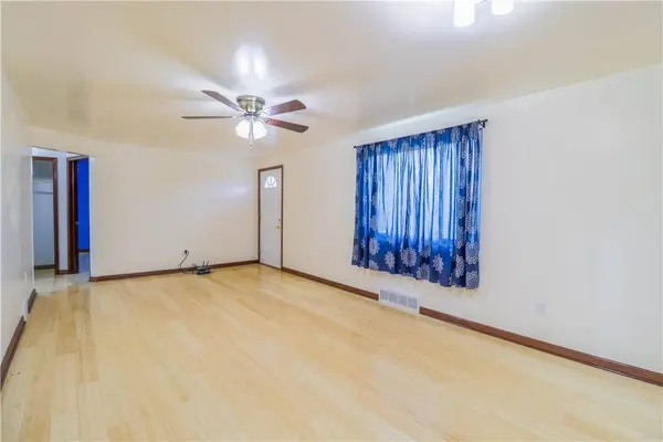 1282 Cook School Rd, Bridgeville, PA 15017