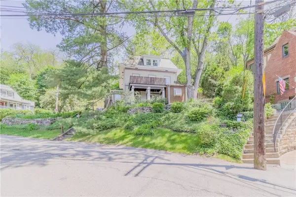 136 E Crafton Ave, Crafton, PA 15205