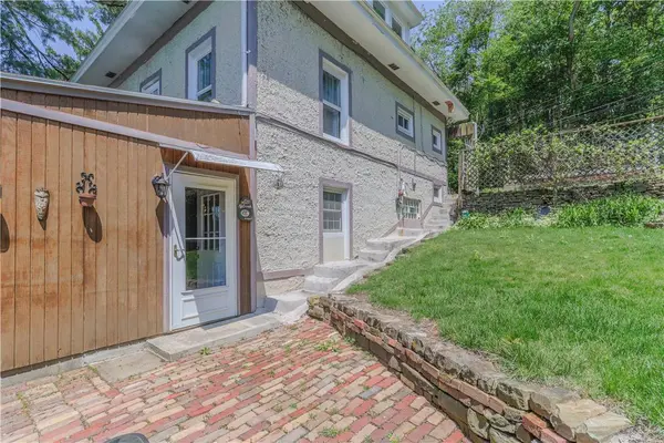 136 E Crafton Ave, Crafton, PA 15205