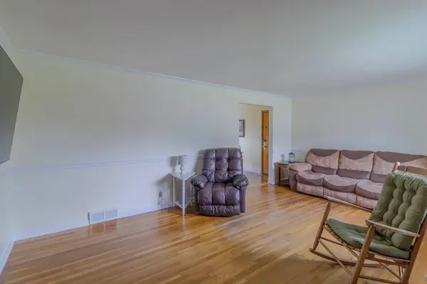 1205 Wheeling Avenue, Glen Dale, WV 26038