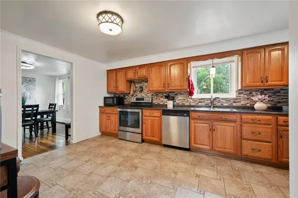611 Pikeview Dr, Plum Boro, PA 15239