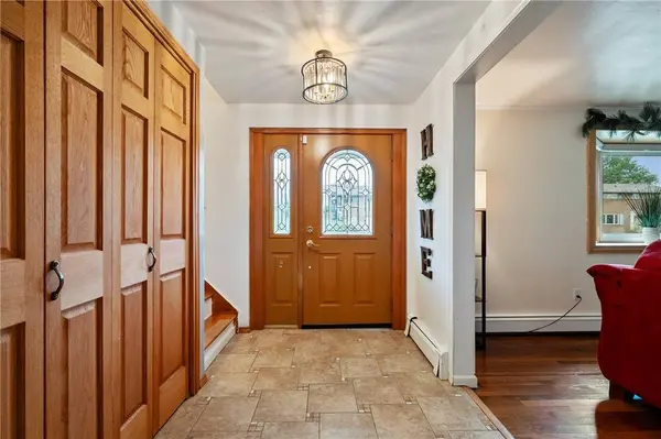 611 Pikeview Dr, Plum Boro, PA 15239