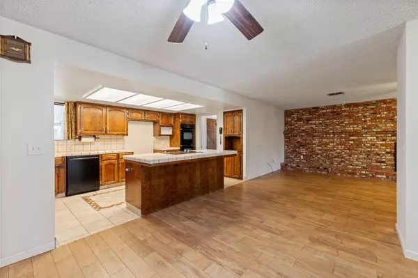 1494 Atkins Way, Porterville, CA 93257