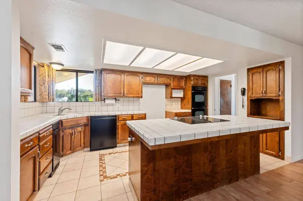 1494 Atkins WAY, Porterville, CA 93257