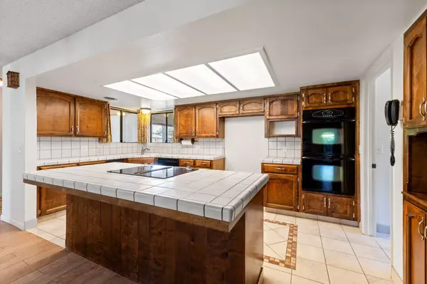 1494 Atkins Way, Porterville, CA 93257