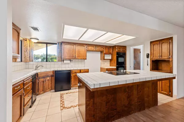 1494 Atkins Way, Porterville, CA 93257