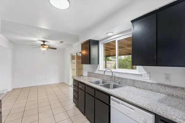 237 E Modoc Avenue, Visalia, CA 93291