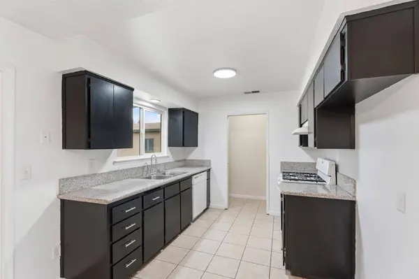 237 E Modoc AVE, Visalia, CA 93291
