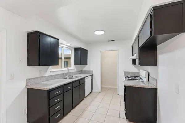 237 E Modoc Avenue, Visalia, CA 93291