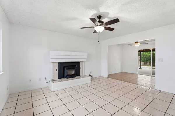237 E Modoc Avenue, Visalia, CA 93291