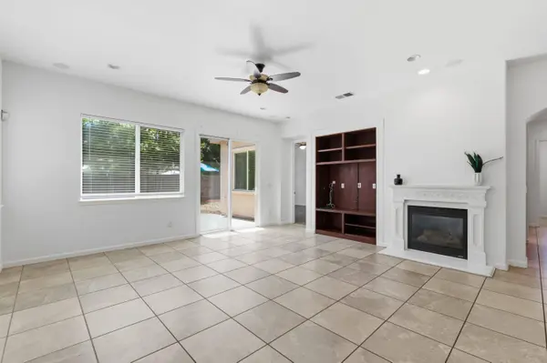 3325 W Stewart Avenue, Visalia, CA 93291
