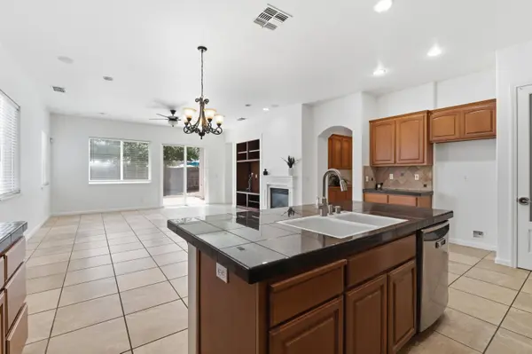 3325 W Stewart Avenue, Visalia, CA 93291